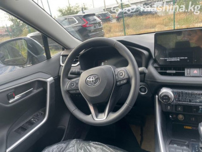 Новый автомобиль Toyota RAV4