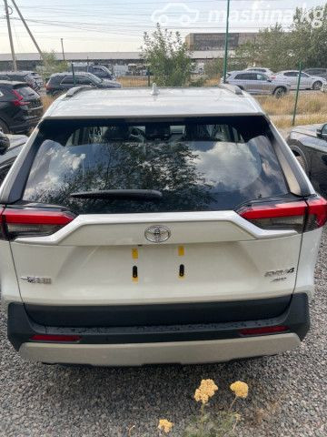 Новый автомобиль Toyota RAV4 — 2