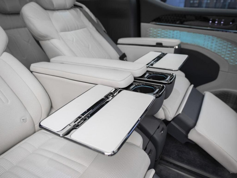 Новый автомобиль Zeekr 009 — 11