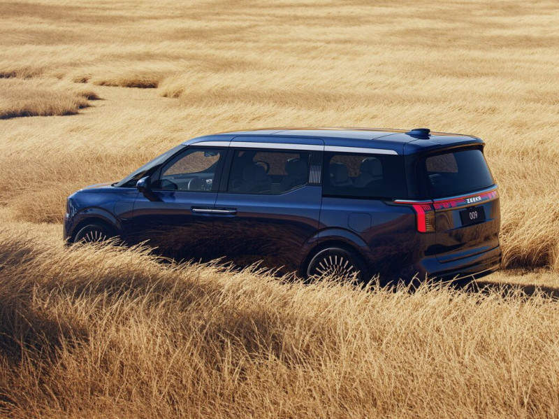 Новый автомобиль Zeekr 009 — 4