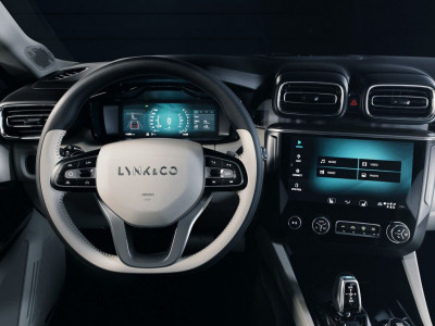 Автомобиль Lynk&co 02