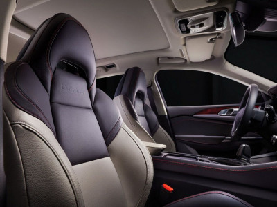 Автомобиль Lynk&co 02