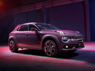 Автомобиль Lynk&co 02