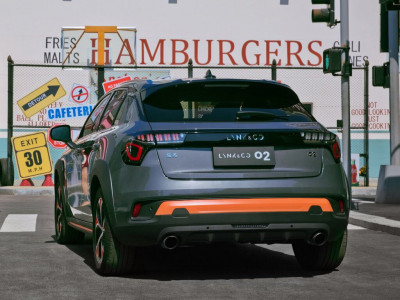 Автомобиль Lynk&co 02