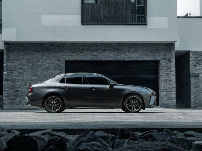 Новый автомобиль Lynk&co 03