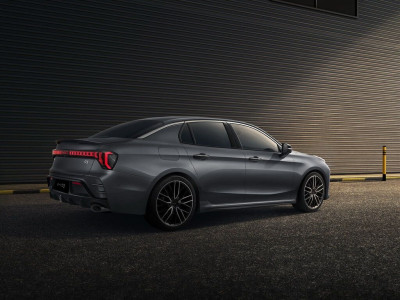 Новый автомобиль Lynk&co 03