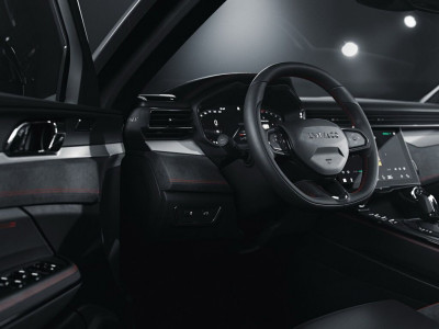 Новый автомобиль Lynk&co 05