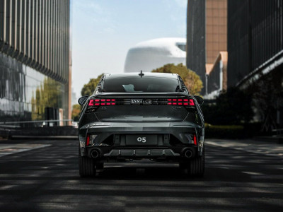 Новый автомобиль Lynk&co 05