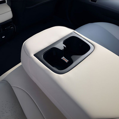 Новый автомобиль Lynk&co 07