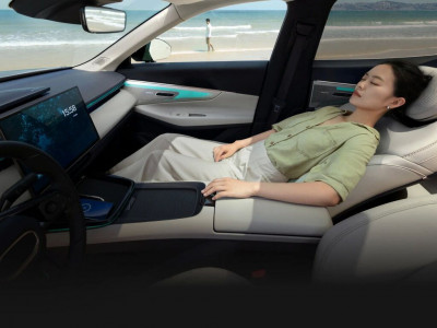 Новый автомобиль Lynk&co 08