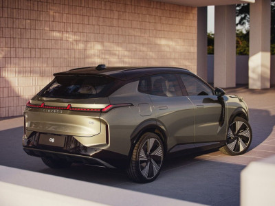 Новый автомобиль Lynk&co 08