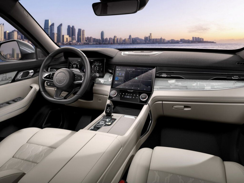 Новый автомобиль Lynk&co 09 — 13