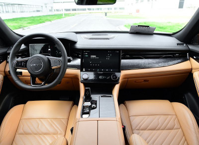 Новый автомобиль Lynk&co 09