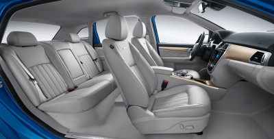 Автомобиль Denza 500