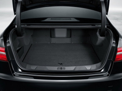 Автомобиль Dongfeng A9