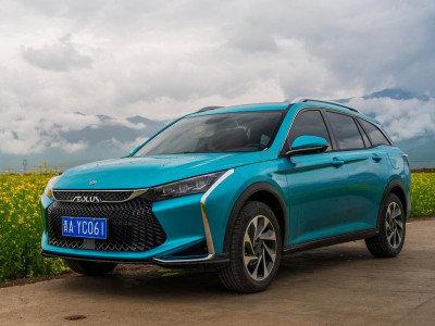 Автомобиль Dongfeng Aeolus yixuan gs