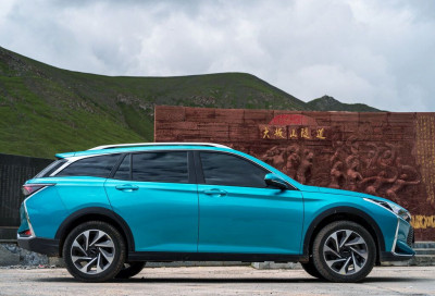 Автомобиль Dongfeng Aeolus yixuan gs