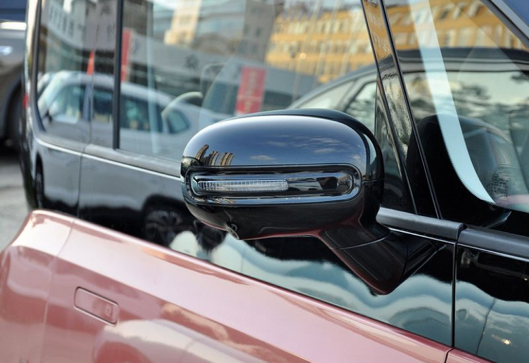 Автомобиль Baojun E300 — 4