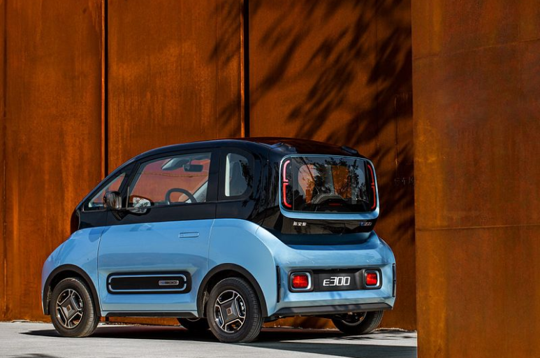 Автомобиль Baojun E300 — 5