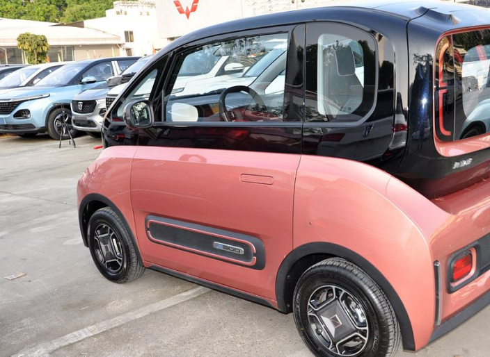 Автомобиль Baojun E300 — 6