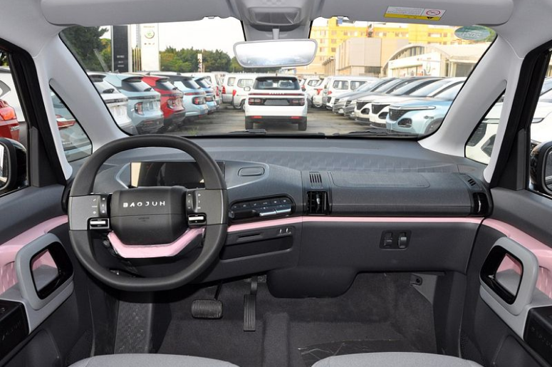 Автомобиль Baojun E300 — 12