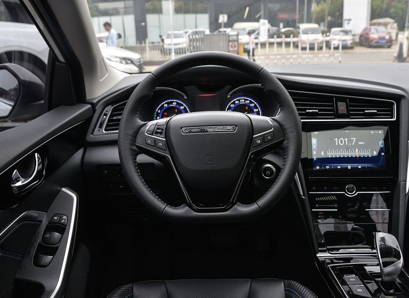 Новый автомобиль Venucia D60 ev — 8