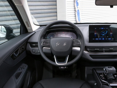 Новый автомобиль Hongqi E-qm5