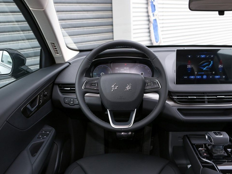 Новый автомобиль Hongqi E-qm5 — 13