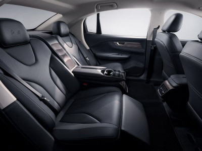 Новый автомобиль Hongqi E-qm5