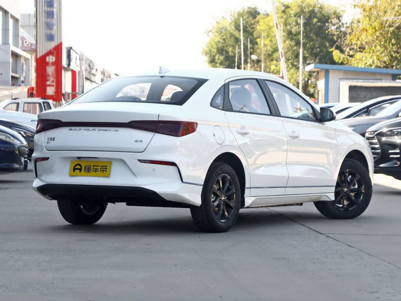 Автомобиль Byd E3 — 4