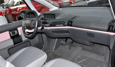 Автомобиль Baojun E300