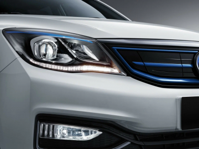 Автомобиль Dongfeng E70