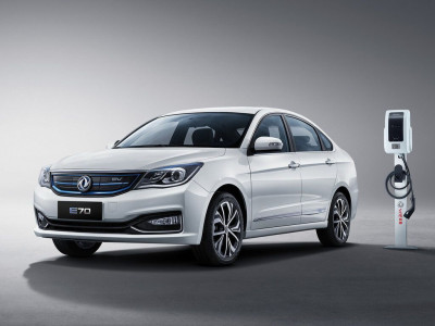 Автомобиль Dongfeng E70