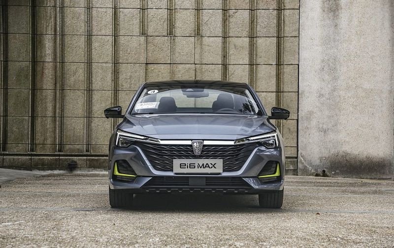 Автомобиль Roewe Ei6 max — 4