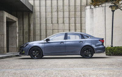 Автомобиль Roewe Ei6 max