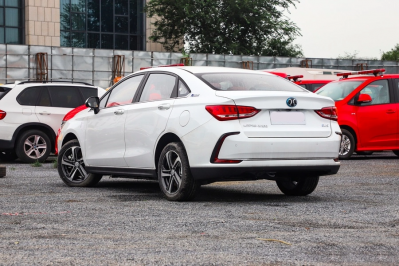 Автомобиль Baic group ес5