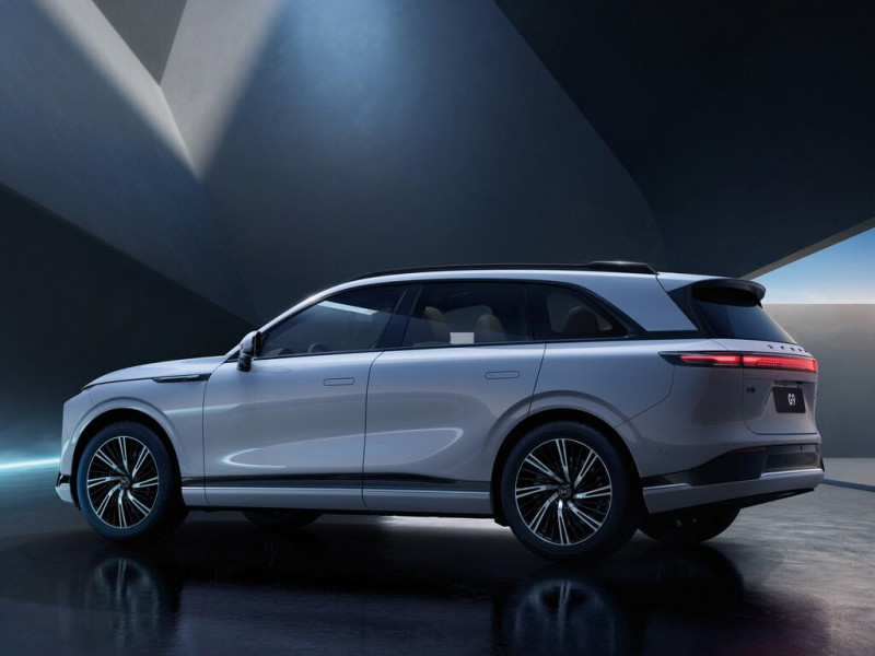 Новый автомобиль Xpeng G9 — 8