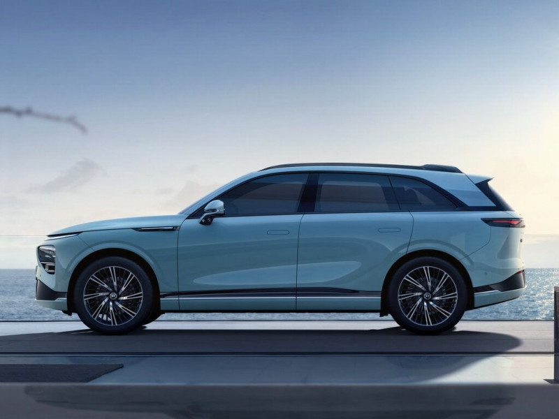 Новый автомобиль Xpeng G9 — 9