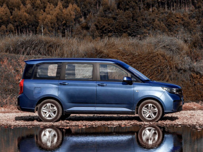 Новый автомобиль Wuling Hongguang plus