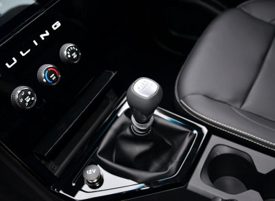 Новый автомобиль Wuling Hongguang plus