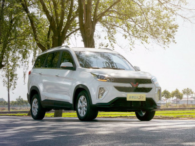 Новый автомобиль Wuling Hongguang s3