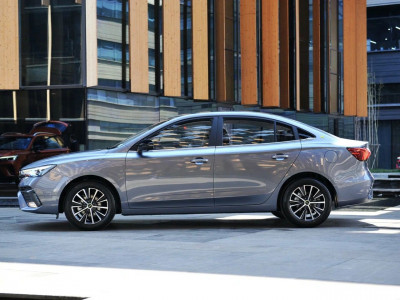 Автомобиль Roewe I5 gt new