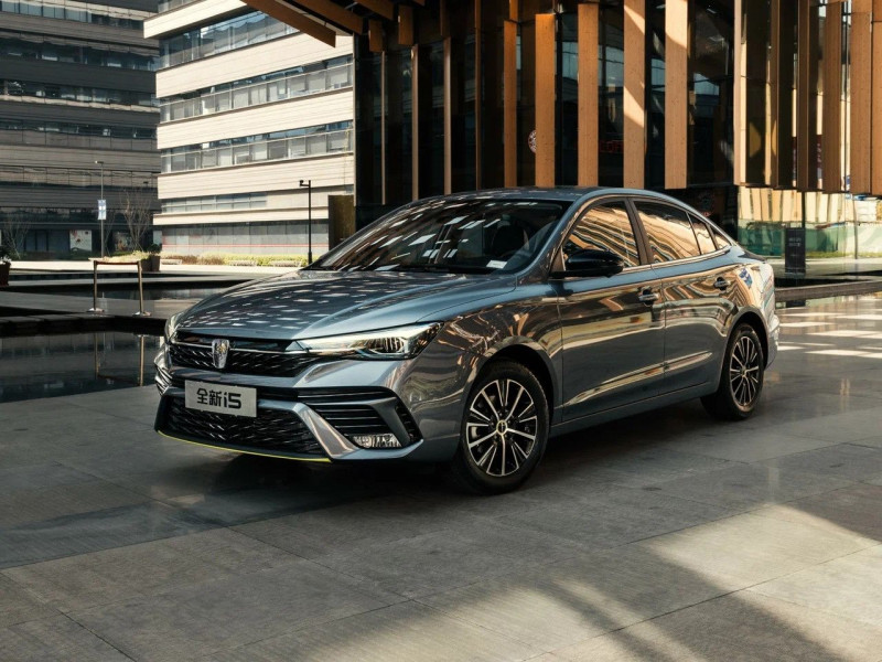 Автомобиль Roewe I5 gt new — 3