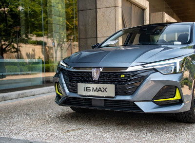 Автомобиль Roewe I6 max