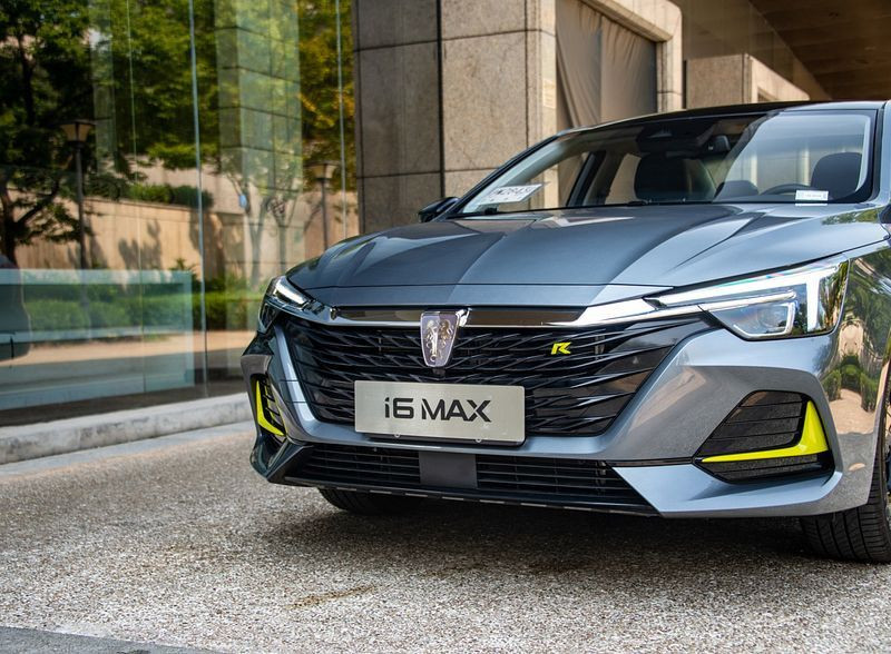 Автомобиль Roewe I6 max — 3