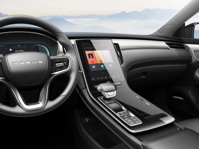 Автомобиль Roewe I6 max