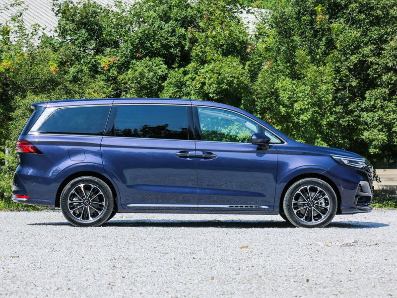 Новый автомобиль Roewe Imax8 ev — 9