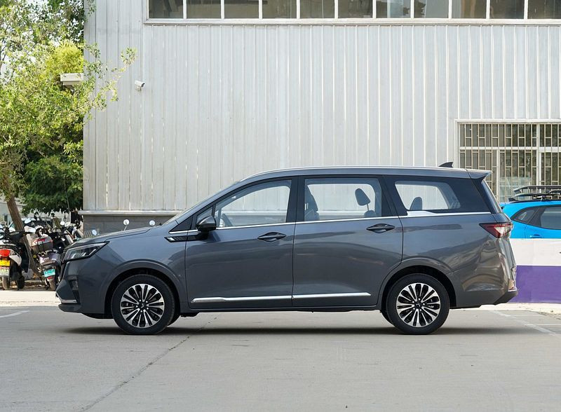 Новый автомобиль Wuling Jiachen — 7