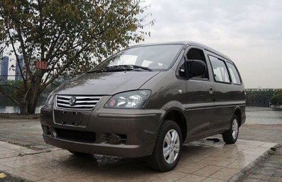 Автомобиль Dongfeng M5
