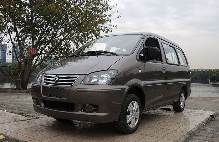 Автомобиль Dongfeng M5 — 2